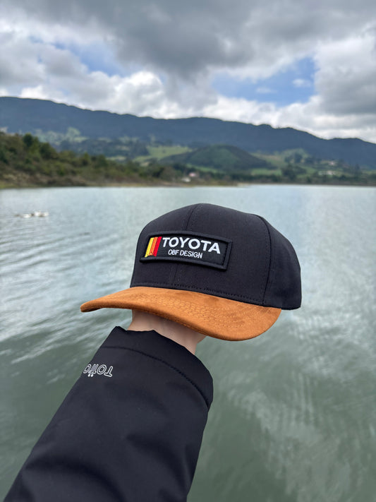 Gorra Toyota OBF Design – Negra con Visera Gamuza